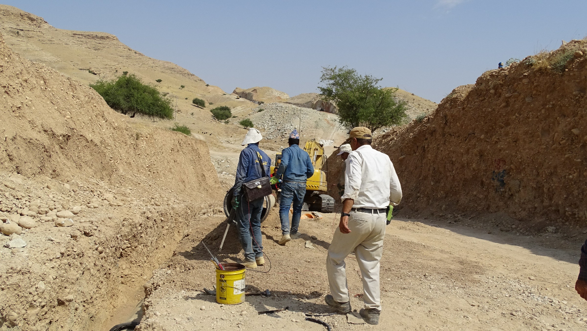 بازدید عدل هاشمی پور به همراه مدیرعامل آب منطقه ای استان کهگیلویه و بویراحمد از پروژه ی آبرسانی از سد کوثر به شهر لیکک