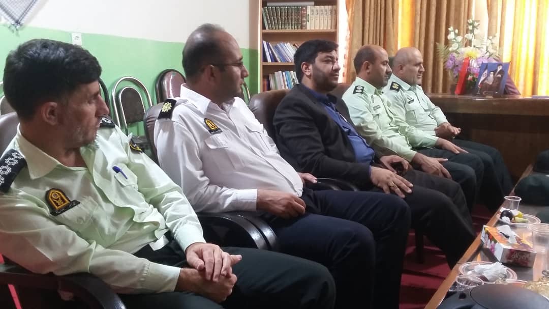 دیدار فرماندهی نیروی انتظامی شهرستان بهمئی و تعدادی از معاونت های ایشان با امام جمعه + عکس