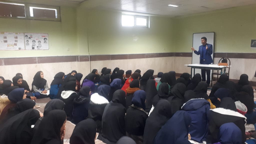 به همت مربیان طرح شهید بهنام محمدی در مدرسه حضرت رقیه شهر لیکک نشست مشاوره تحصیلی برگزار شد + عکس