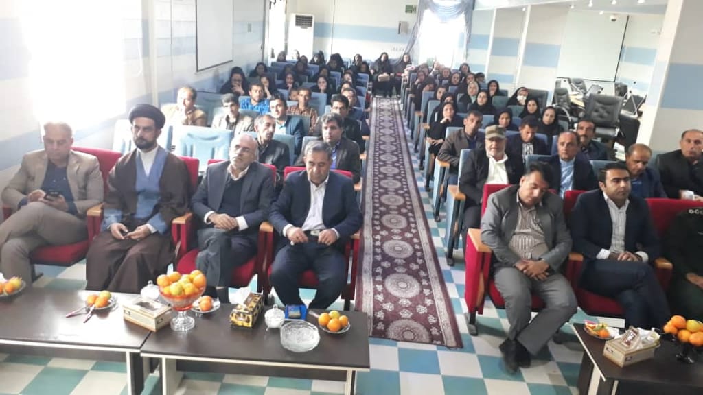 گردهمایی اموزش دهندگان و تجلیل از اصحاب رسانه و اعضای شورای پشتیبانی سواد آموزی شهرستان بهمئی