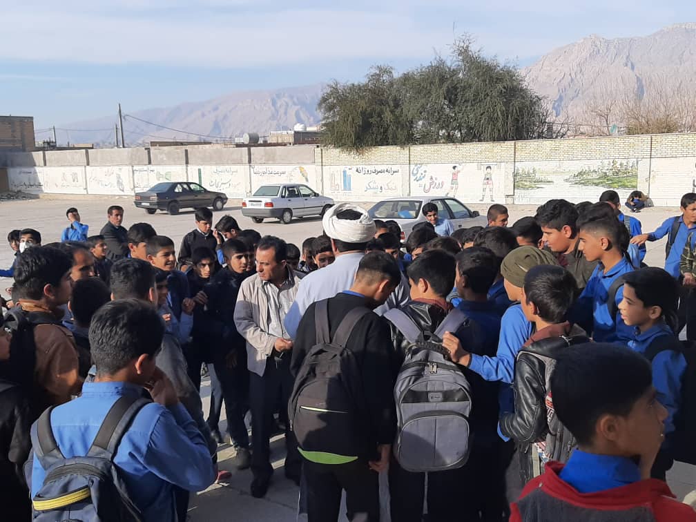 مسابقه نجات تخم مرغ در مدرسه شهدای فرهنگی مجری طرح شهید بهنام محمدی شهرستان بهمئی برگزار شد + عکس