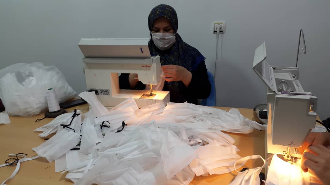  تولید ۱۰۰۰عدد ماسک رایگان توسط گروه جهادی شهدای مسجدصاحب الزمان شهر لنده