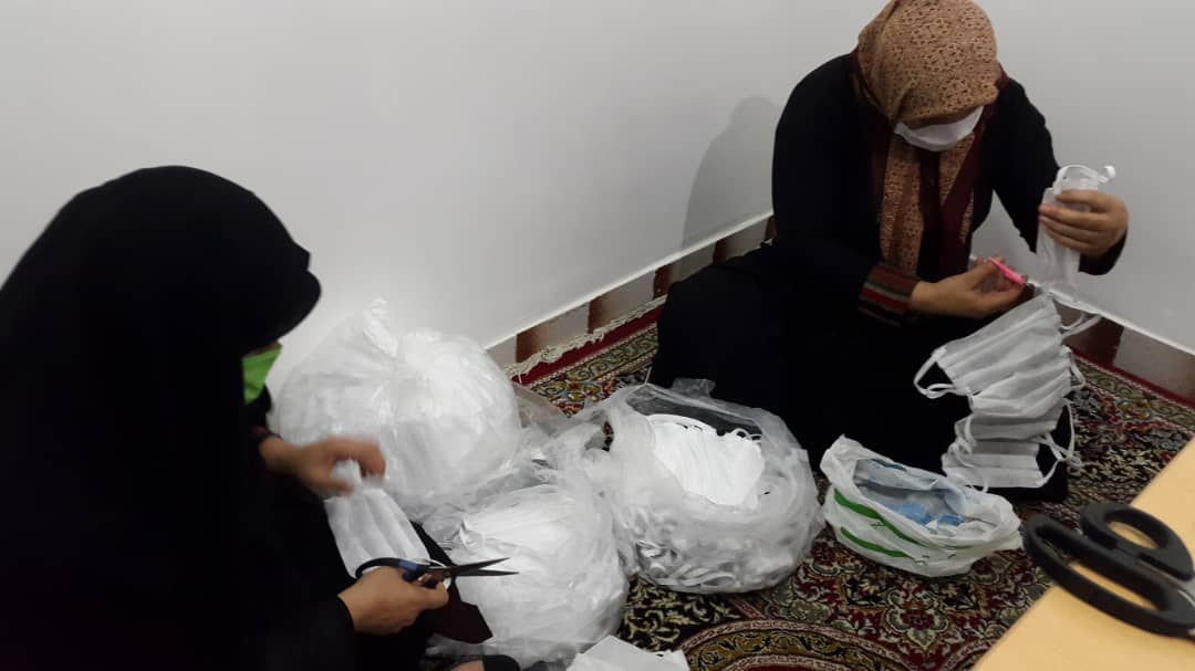  تولید ۱۰۰۰عدد ماسک رایگان توسط گروه جهادی شهدای مسجدصاحب الزمان شهر لنده