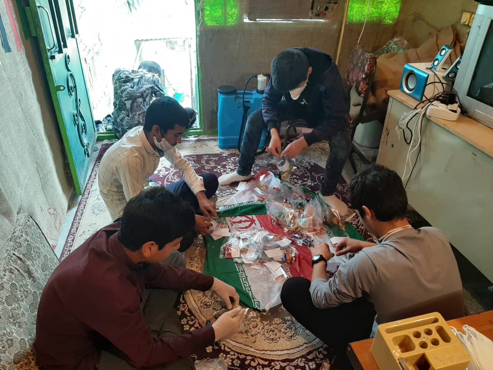 توزیع ۱۳۰۰ بسته شکلات توسط گروه جهادی شهید نیک بیان شهرستان بهمئی
