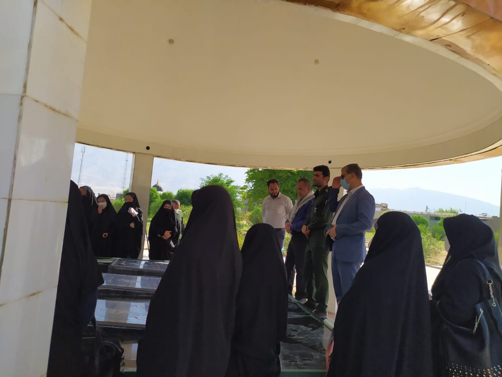 تجدید میثاق دانش آموزان طرح شهید بهنام محمدی به مناسبت هفته عفاف و حجاب با شهدای گمنام شهرستان بهمئی