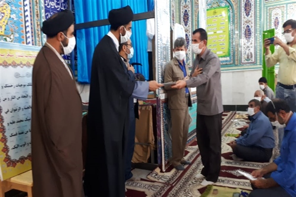 درنماز جمعه از خیرین ویاوران برنامه های فرهنگی و مذهبی شهرستان بهمئی تجلیل شد