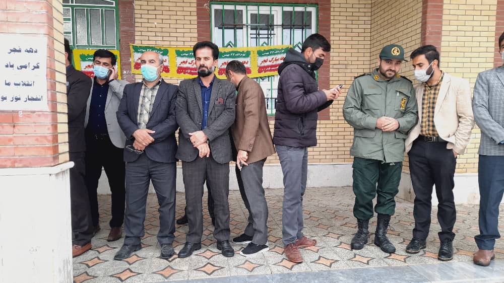 زنگ فجر انقلاب اسلامی در مدرسه حجاب دیشموک نواخته شد