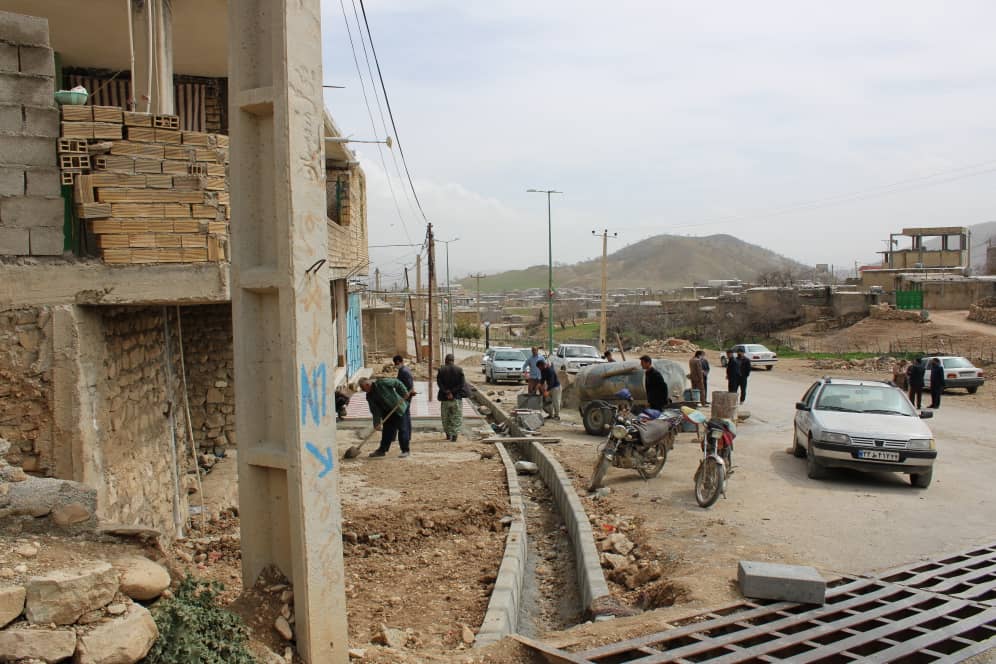 اجرای طرح بهسازی معابر و پیاده روهای شهر دیشموک