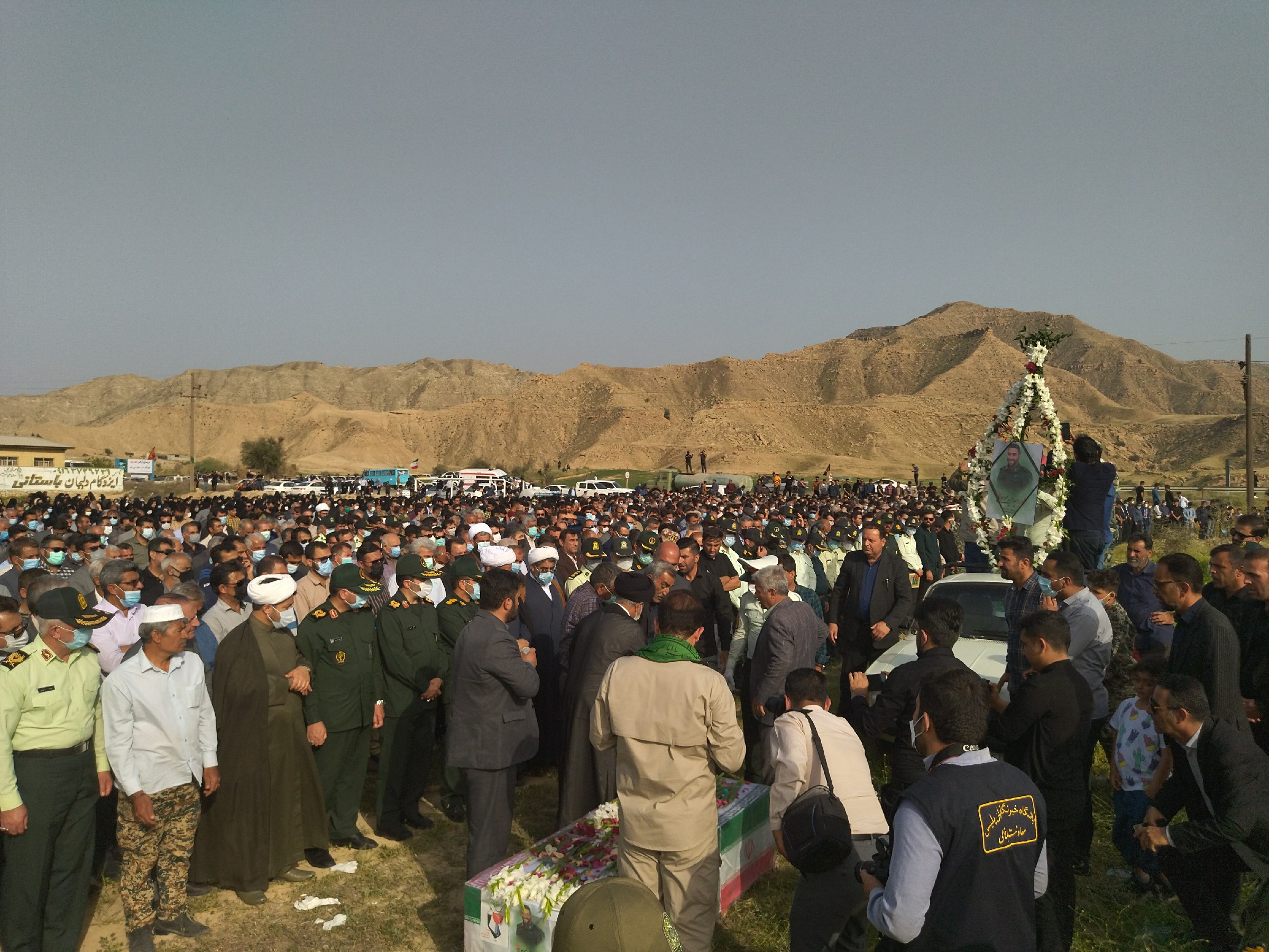 گزارش تصویری از مراسم تشییع و تدفین پیکر شهید سید نوید موسوی در روستای خیرآباد گچساران
