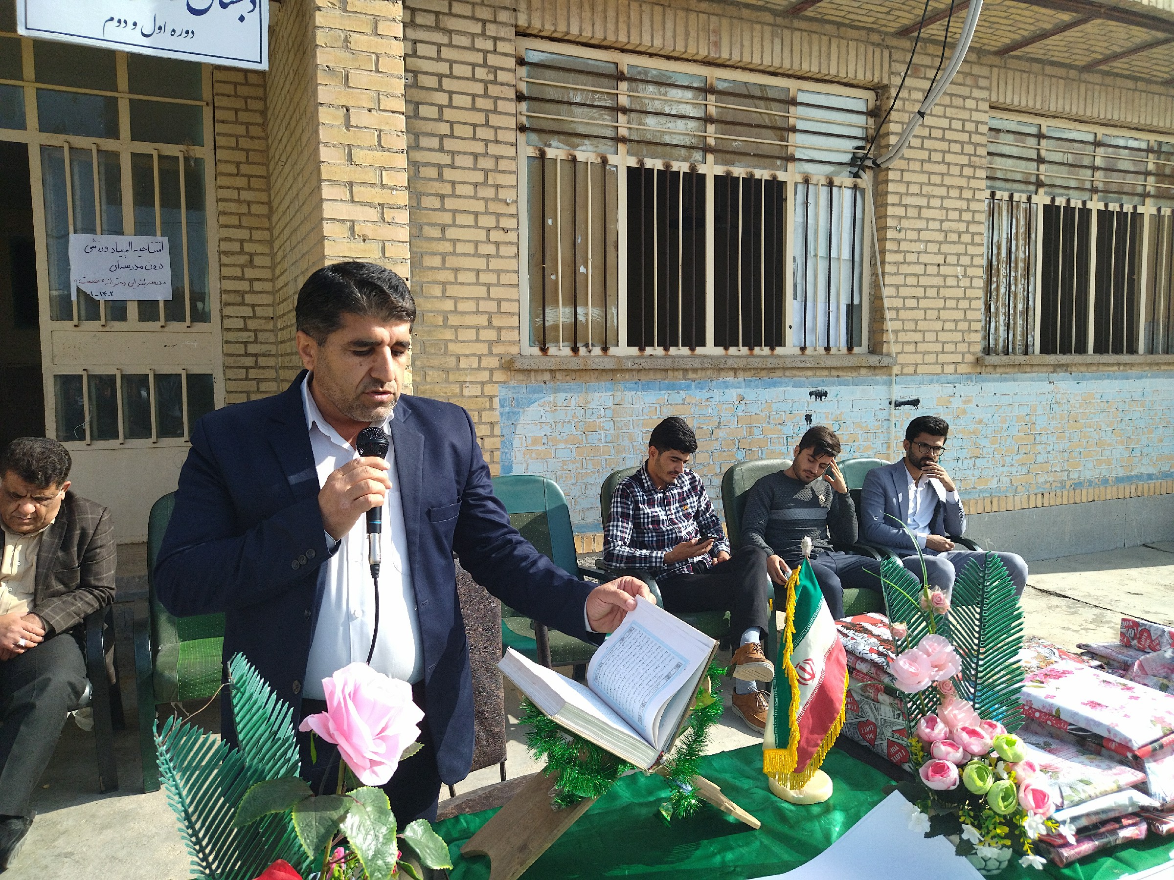 مراسم تجلیل از دانش آموزان برتر ماه های مهر و آبان مدرسه شهید آوینی برگزار گردید + جزئیات و عکس 