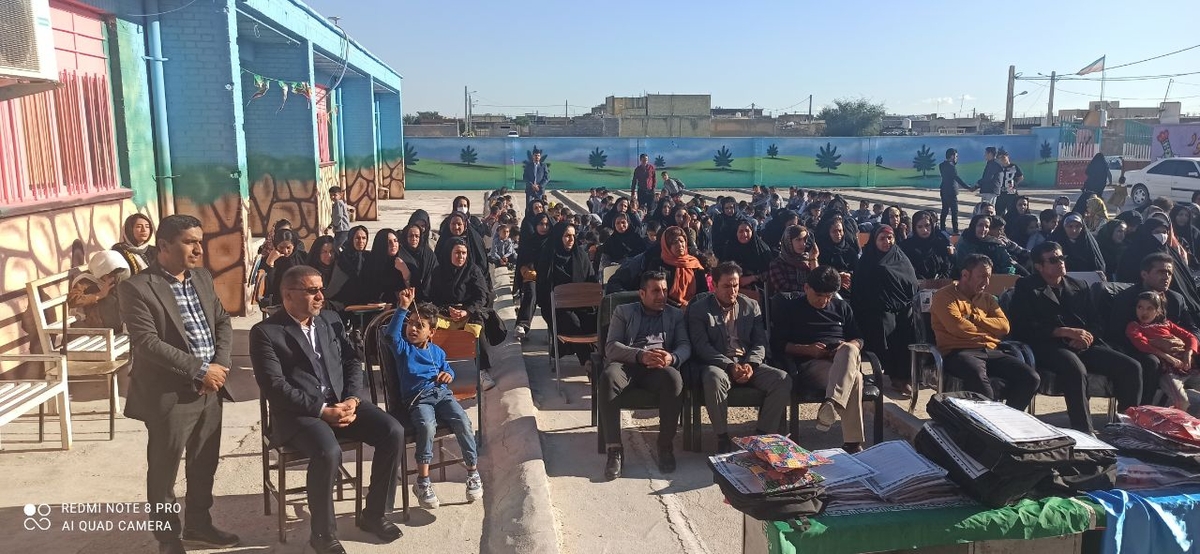 مراسم تجلیل از دانش آموزان برتر و تلاشگر آموزشی و پرورشی آموزشگاه شهید آوینی شهر لیکک + جزئیات و عکس 