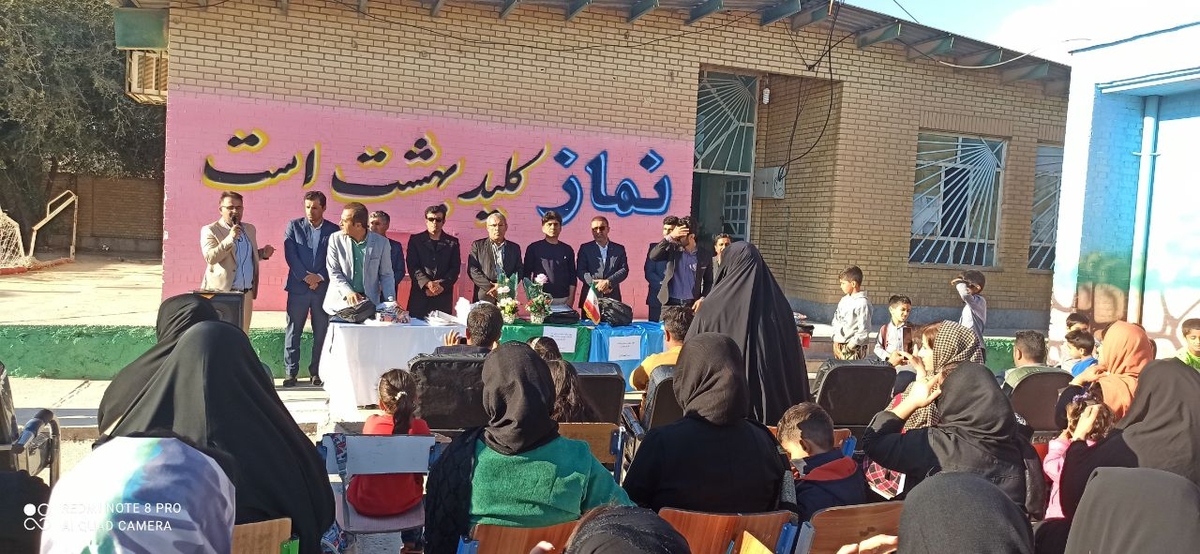 مراسم تجلیل از دانش آموزان برتر و تلاشگر آموزشی و پرورشی آموزشگاه شهید آوینی شهر لیکک + جزئیات و عکس 