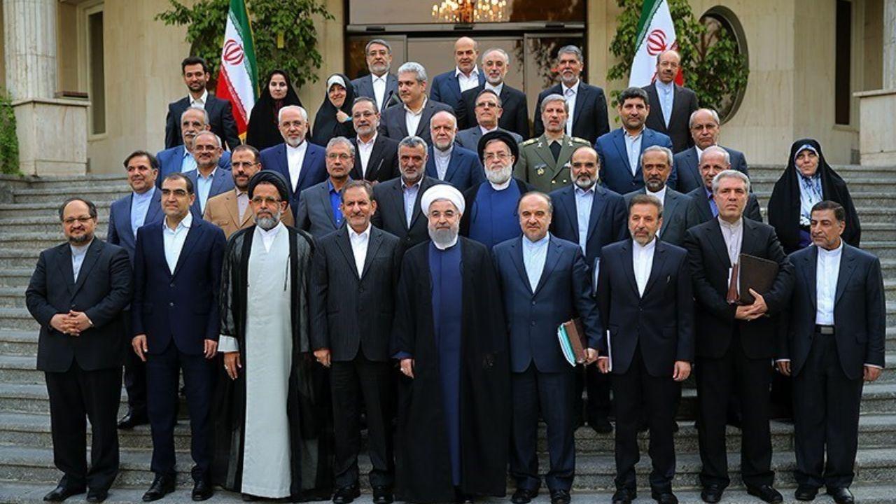 آیا دولت روحانی از نصاب می افتد/دست رئیس جمهور برای دو تغییر دیگر باز است 