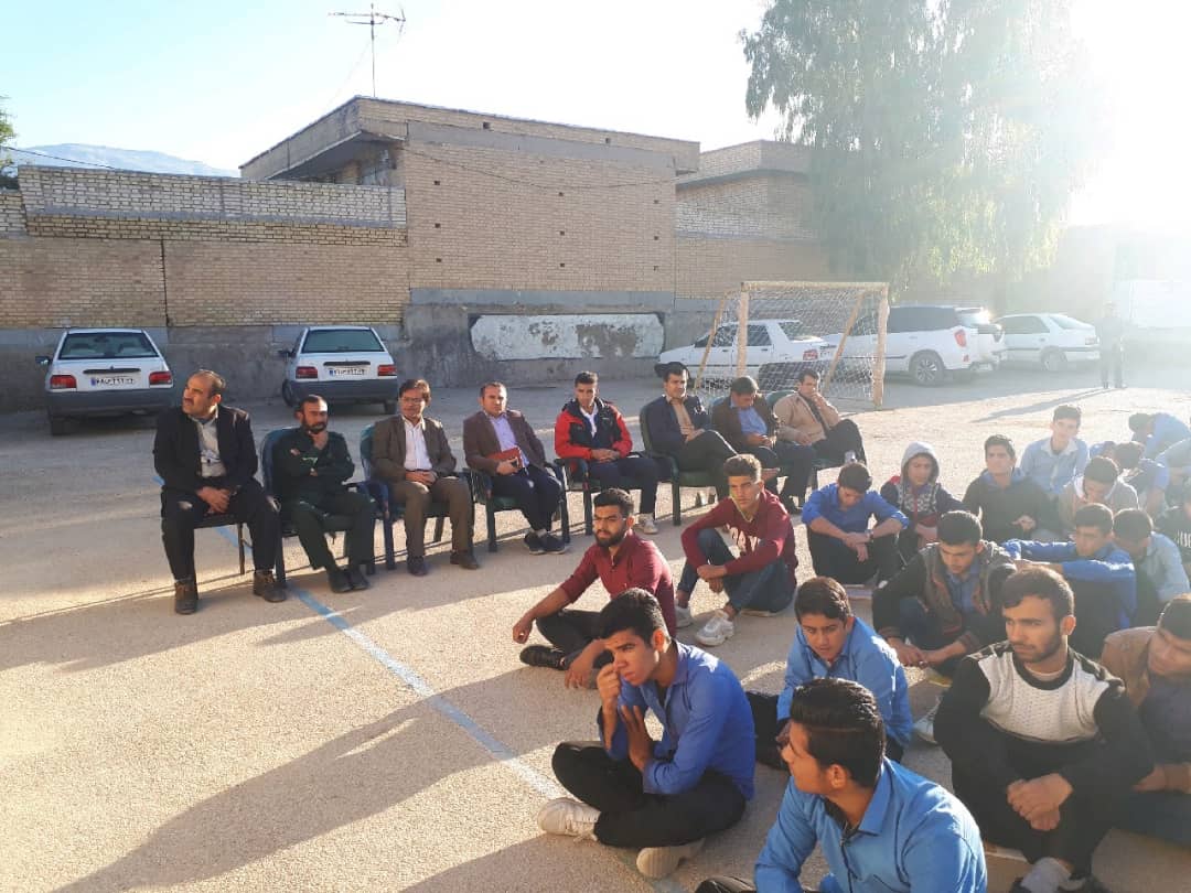 همایش هفته بسیج در مدرسه امیر کبیر شهر لیکک برگزار گردید + عکس