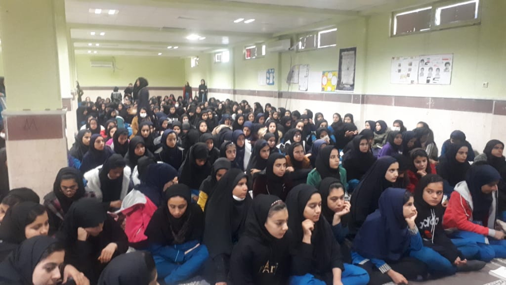 به همت مربیان طرح شهید بهنام محمدی نشست مشاوره تحصیلی در مدرسه حضرت رقیه شهر لیکک برگزار شد + عکس